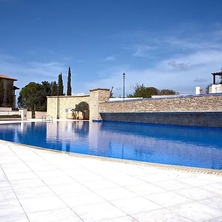 Apartmán Aphrodite Hills Renovated Flat L01 With Garden *